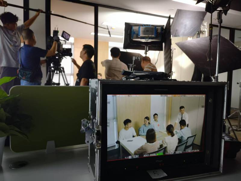 正阳县TVC拍摄公司：科技产品视觉化大师，诠释未来感与功能美学